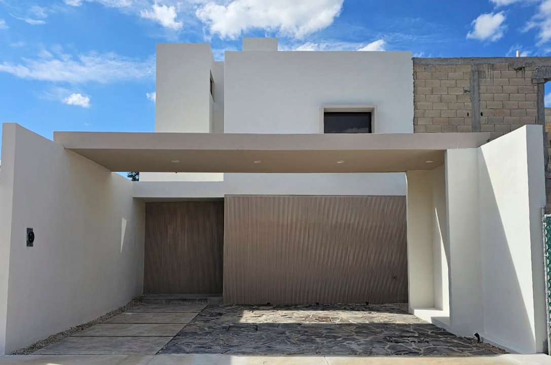 1840-Casa-en-venta-en-Temozon-Norte-Bolera-Homes-3-recamaras-a-pie-de-calle (1).jpg